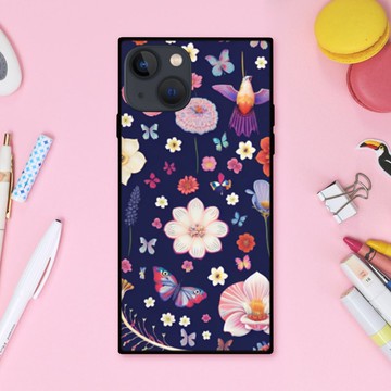 感受北歐自然的繽紛鮮豔花卉圖案，飛舞著神秘的蝴蝶與鳥兒，方形手機殼【強化玻璃處理】適用於 iPhone16