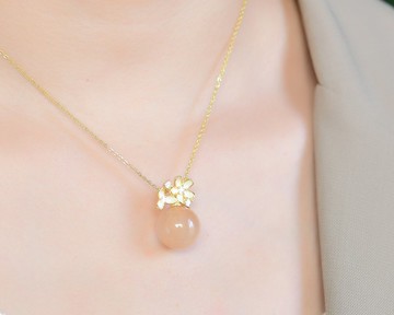 天然黃發晶小球吊墜 鎖骨鏈 顏色亮麗 精工雕刻飽滿圓潤