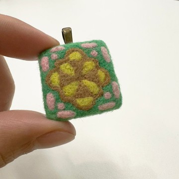 台灣花磚 - 羊毛氈項鍊墜子