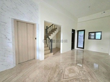 全新大里豪華電梯別墅｜臨路雙車位，多戶可選｜台中市大里區中興路一段