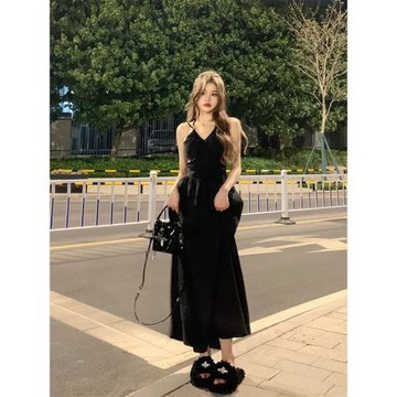 胖mm辣妹性感露背吊帶連衣裙女夏季大碼赫本風海邊度假收腰長裙子