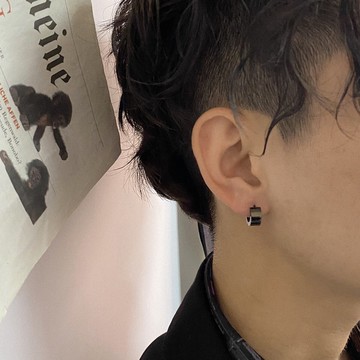 卡門 簡約個性男士潮嘻哈耳釘黑色耳環女夏輕奢情侶耳圈耳扣飾品