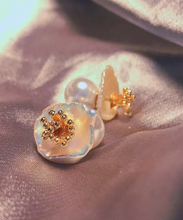 原創設計2021野雛菊－巴洛克天然異形花瓣珍珠氣質低調小耳釘