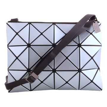ISSEY MIYAKE  BAOBAO  幾何大方格3x4斜背扁包(星光藍)亮面