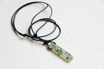 天然礦石葡萄石原石頸鍊項鍊 礦石項鍊 男項鍊 頸繩 歐美風