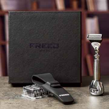 [快速出貨]【FREED】五刀式刮鬍刀尊爵四件組禮盒(手雷款) 客製化刻字  生日禮物 送禮推薦 男生禮物 摩羯座 水瓶座 禮物獨家 新品上市 情人節禮物