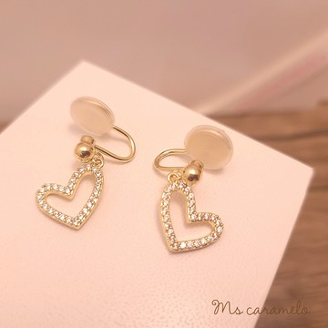 送禮物 現貨商品【焦糖小姐 Ms caramelo】 夾式耳環 愛心耳環