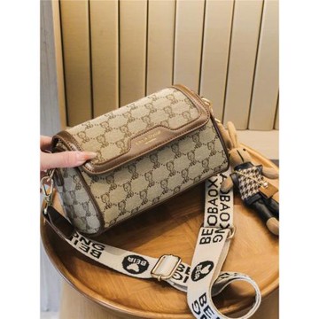 法國MKDA圓筒包女2025新款高級感復古寬肩帶枕頭包百搭單肩斜挎包