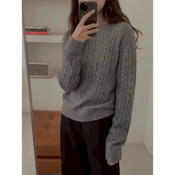 奈看服飾/隔日到降溫也不怕~衣櫃不嫌多的保暖歐膩款細麻花素色極簡毛衣 保暖 舒服圓領毛衣