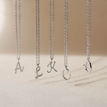 純銀英文字母項鍊 | 個性單品。百搭。不撞款