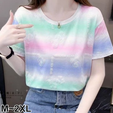 【QV5073】魔衣子-彩虹渲染小熊印花寬鬆圓領短T