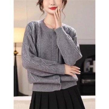 慵懶風圓領羊毛針織開衫女2024秋冬新款洋氣麻花短款女裝毛衣外套