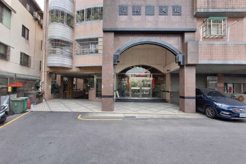 潭子加工區旁大三房入門玄關四陽台車位直達｜台中市潭子區福潭路