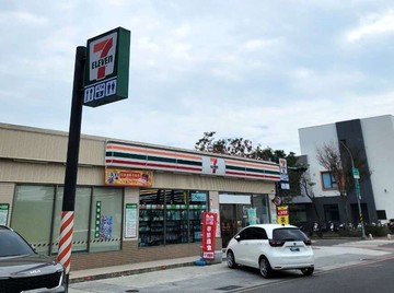 南區4房~1.2樓雙主臥 一樓花園 超大平面車位｜台南市南區萬年七街