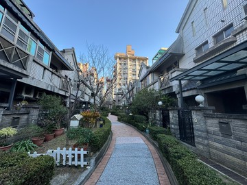 稀有【煙波儷舍】透天5房室內雙車位~近康橋國際學校｜新竹市東區柴橋路