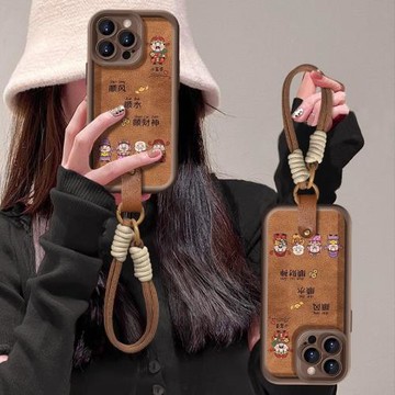 順風順水順財神適用蘋果17promax手機殼iPhone16保護套復古15/14咖色小羊皮13美拉德11腕帶掛繩12秋冬防摔女