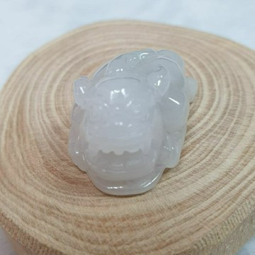 逸品軒～天然緬甸玉A貨-Z6419-冰細糯三腳蟾墜子/小擺件長28.4mm寬19.2mm高14.6mm💰售價1980元