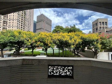 【七期正核心｜臨公園邊間電梯豪墅｜雙車位五大房】｜台中市西屯區惠文七街