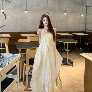 巨好看鬆弛感吊帶度假風拍照連衣裙女性感海邊絕美穿搭沙灘裙吊帶背心裙 ins韓系 吊帶連衣裙 吊帶裙 連衣裙 顯瘦 氣質長
