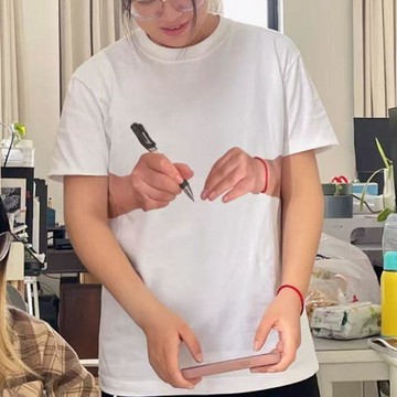 下殺價🔥夏季趣味假手T恤寬鬆搞怪摸魚衣服潮流透氣不掉色不起球社牛爆款9N3L