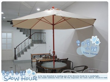 ╭☆雪之屋小舖☆╯@特價優惠@9尺戶外休閒手搖傘(玻纖傘)～比木傘耐用-米白