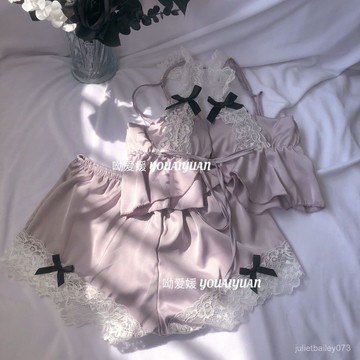 ♡ 𝑪𝒉𝒊𝒄 𝒖 ♡Soirre Mo 乖乖純慾蕾絲花邊拚接冰絲緞麵小裙擺舒適柔軟純慾睡衣女