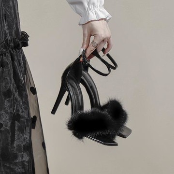 方頭一字扣帶毛毛高跟鞋女2024夏季新款仙女風性感露趾水貂毛涼鞋
