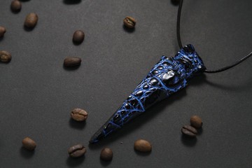 鱷魚皮項鍊 -- 藍光