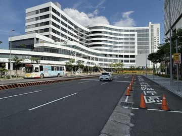 岡山樂購廣場｜臨捷運｜都內農地.｜高雄市岡山區和平段