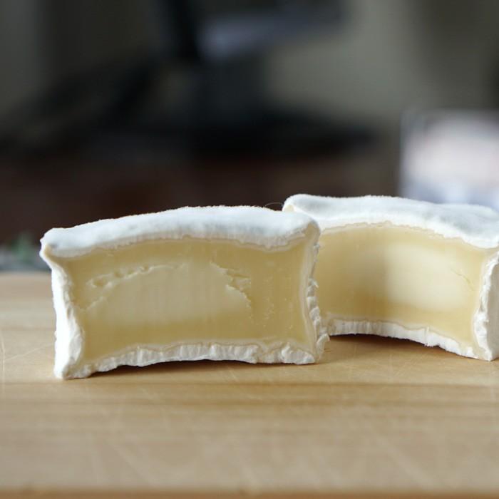 白かびチーズ プティ　クールヌー　約25ｇｘ２（冷蔵） フランス産 チーズ 毎週水・金曜日発送