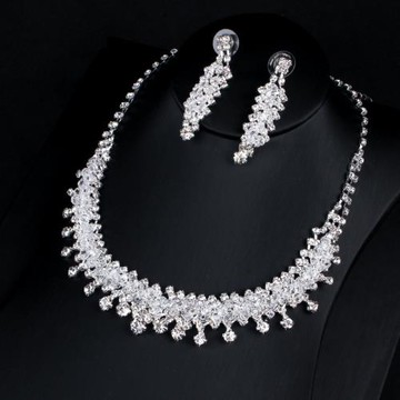 項鏈女2021鎖骨鏈歐美日韓玻璃水晶項鏈耳環套裝氣質百搭裝飾項鏈