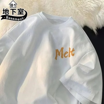 地下室B1-短袖T恤 美式休閒百搭Melt字母印花短袖上衣 圓領 情侶 寬鬆 大尺碼8XL【NL625226】