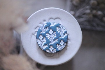 : : : 陶土草花胸針 : : : 1436