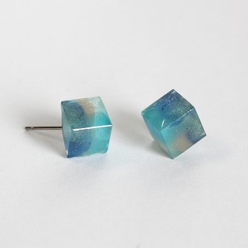 湖畔夢境 / 樹脂耳環 / 單隻 / 冰滴系列