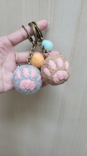 珮寧手作│一顆圓圓貓掌球│羊毛氈.鑰匙圈.吊飾.包包掛飾.掛件│