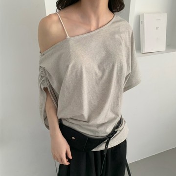 ATTENTION-隨性但很有味道!斜肩鬆感上衣