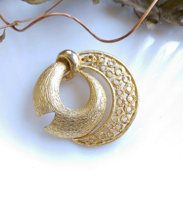 Vintage Jewelry 金色調 啞光 簍空 知性 別針 胸針