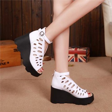 夏季新款純皮魚嘴鞋女式坡跟涼鞋女松糕厚底鏤空時尚白色高跟女鞋