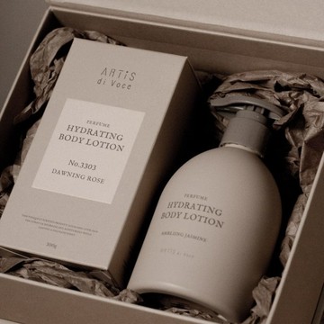香氛保濕身體乳液300g (2入組) ARTiS di Voce 香氛保濕身體乳液300g(茶木調組合)