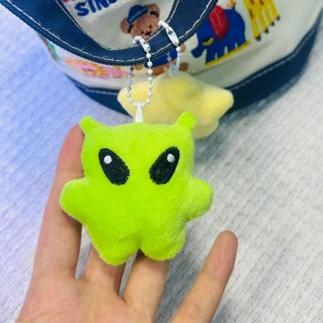 桃園出貨✨ 新款卡通外星人高顏值公仔玩偶吊墜手機掛繩包包掛件鑰匙扣搞笑掛件