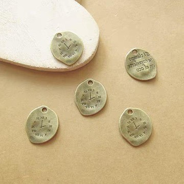 DIY飾品✨ 扎痛包復古做舊金屬字母時鐘diy手作材料配件手鍊項鍊掛件飾品 DIY串珠 手作材料 飾品配件