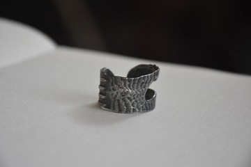 925銀手工天然肌理寬臂鉚釘純銀做舊開口戒指 約16-19號可戴