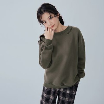 OB嚴選-純色簡約英文刺繡內刷毛大學T《KG1506-》