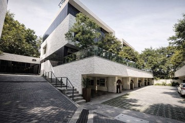 南屯)稀有大坪數百坪精裝電梯別墅|可停4車｜台中市南屯區中台路