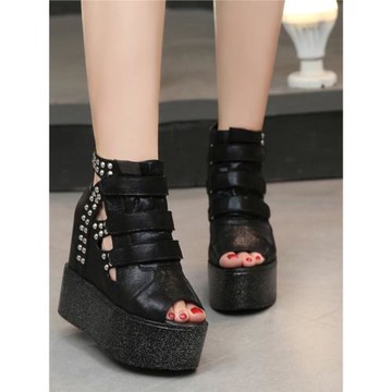 歐美潮2024夏新款魚嘴柳釘鞋時尚顯瘦內增高涼鞋女坡跟厚底松糕鞋