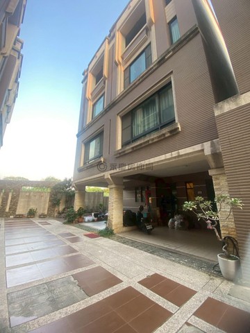 沙鹿靜宜商圈雙車精裝潢美別墅｜台中市沙鹿區福成路