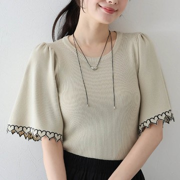 日本 BLUE EAST - 注目愛心刺繡大寬袖羅紋上衣-淺杏