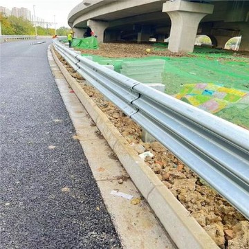 鄉村護欄板高速公路波形護欄廠家直銷兩波三波省道隔離防撞鋼護欄