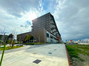 文山特區旁，面鐵道公園，面寬5米2住三之一建地｜高雄市鳳山區青年段