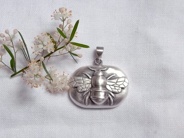 蜂蜜黑砂糖香皂 ‧ 蜜蜂 | 純銀項鍊墜子 | 手工限量 附蠟繩